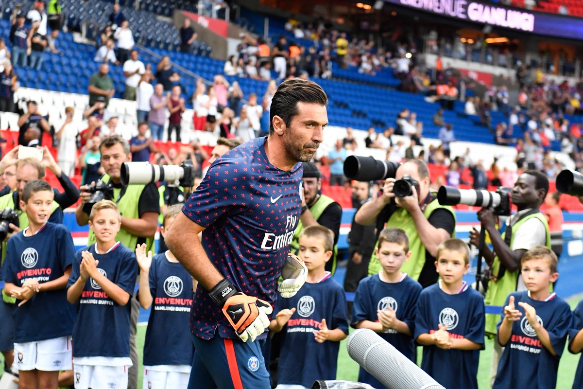 深圳新鹏城主帅陈涛观战曼城比赛，明日与城市集团同事会面