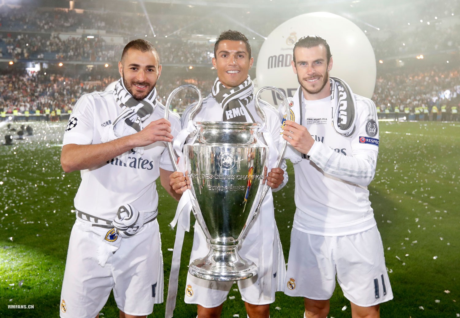 热刺抵达韩国受到热烈欢迎，有球迷在与麦迪逊合影时激动流泪